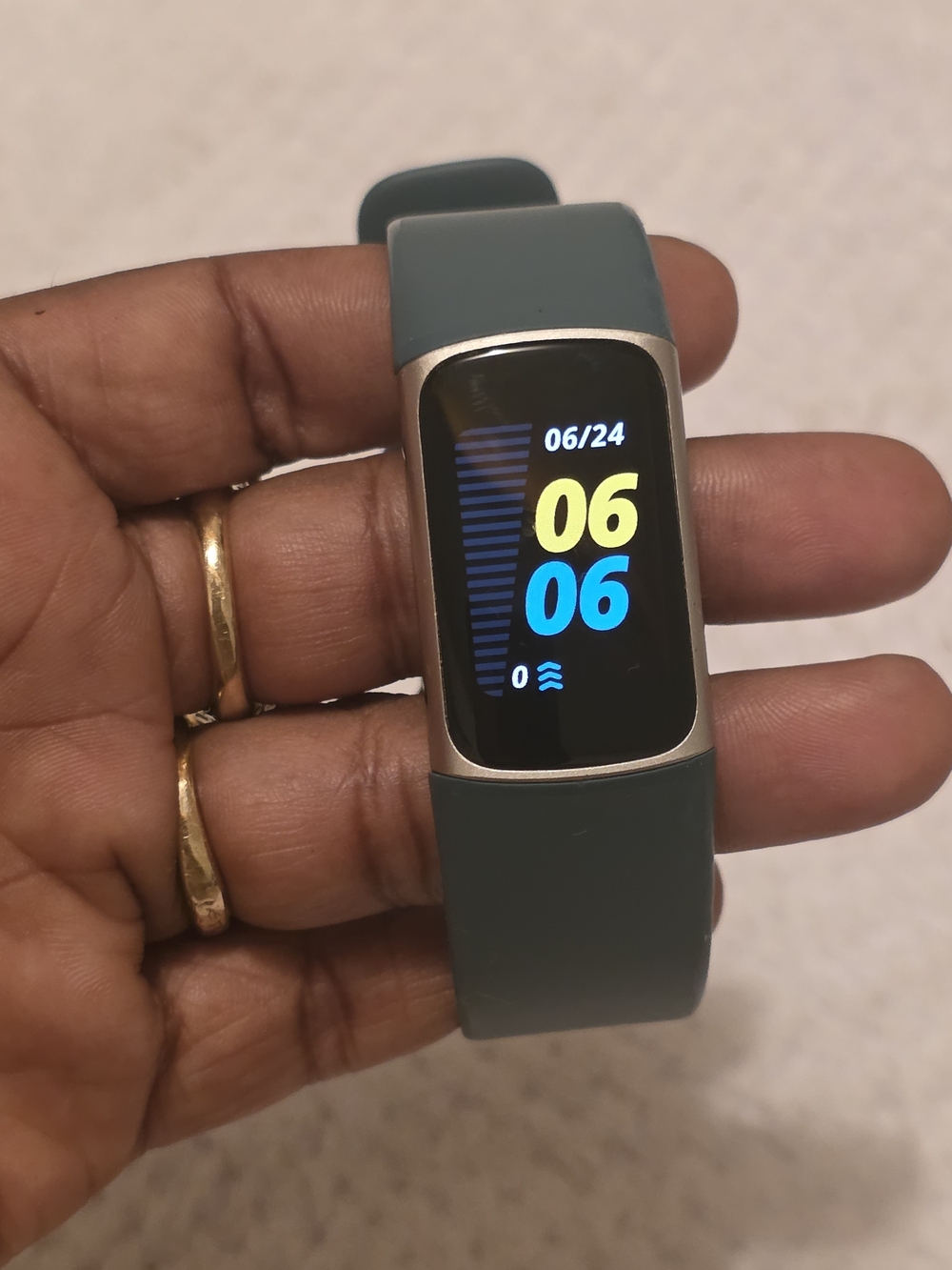 Fitness Tracker Smart Band in Teal - Sleek Activity Monitor